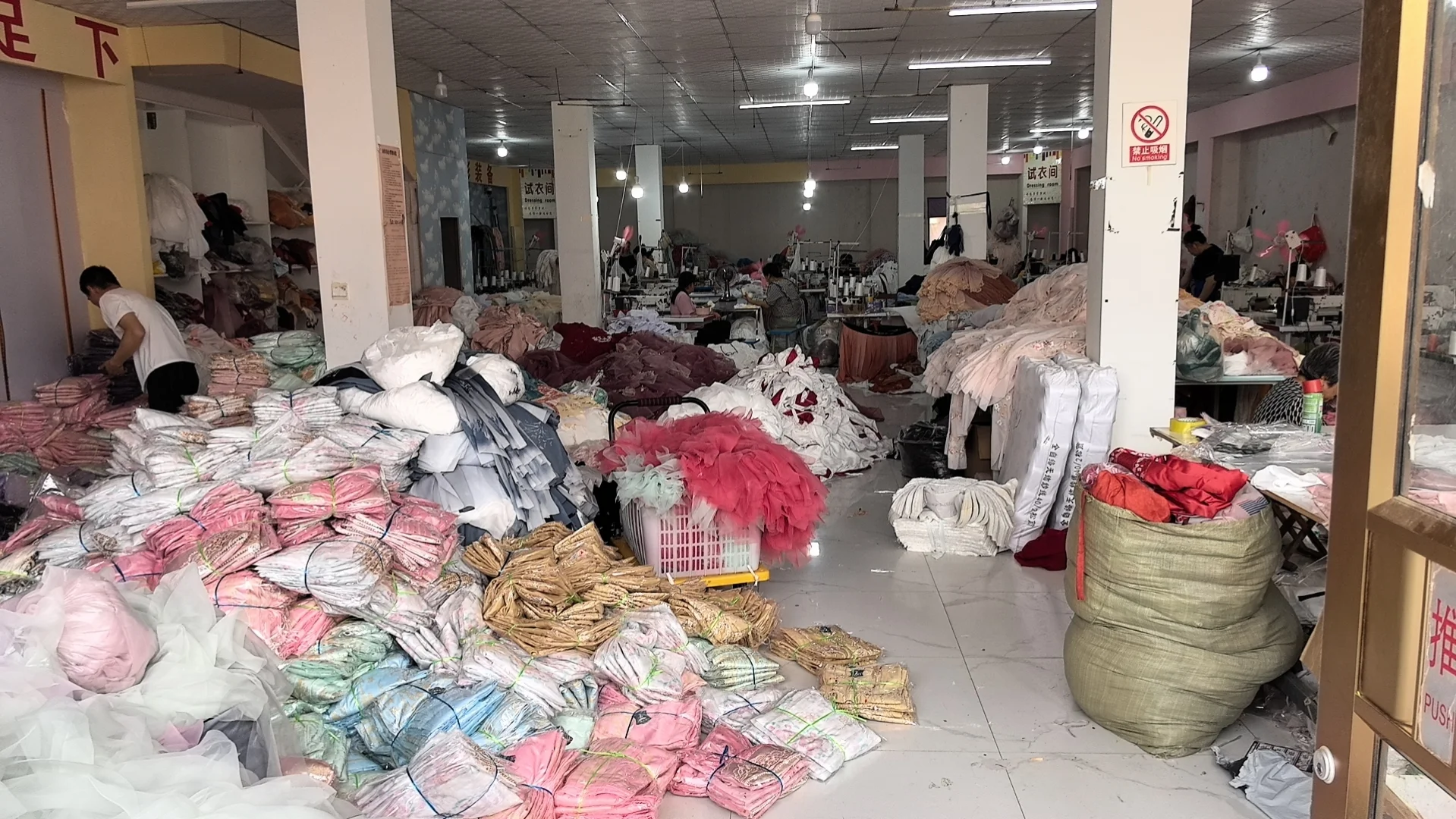 曹县汉服全产业链基地｜一件也是批发价?