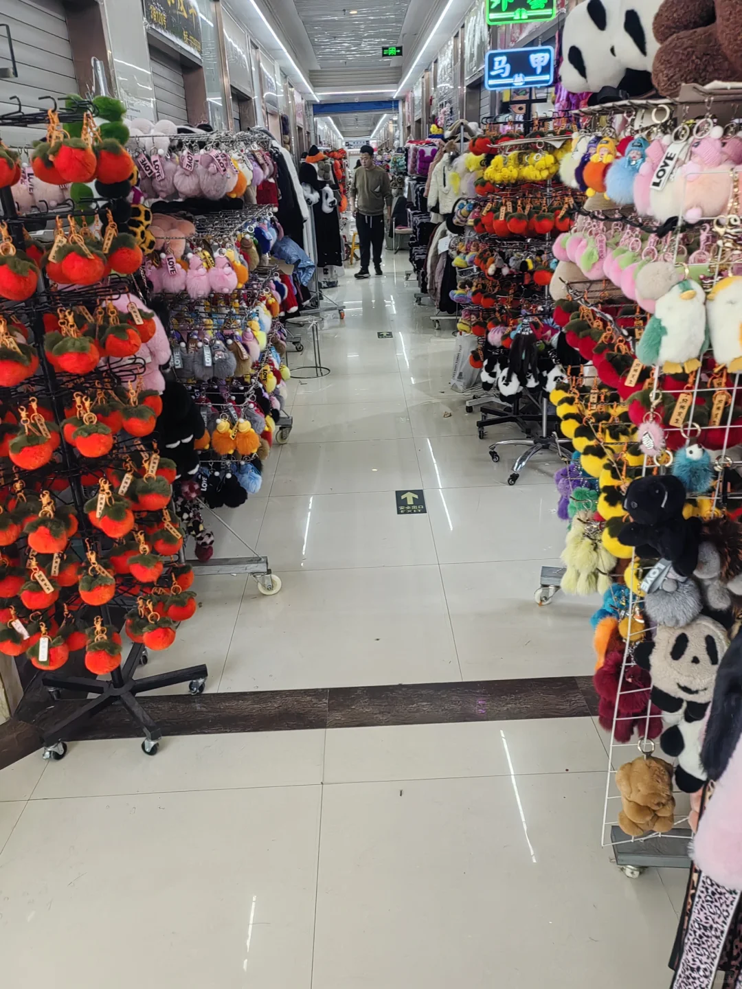 真毛皮草生产基地。