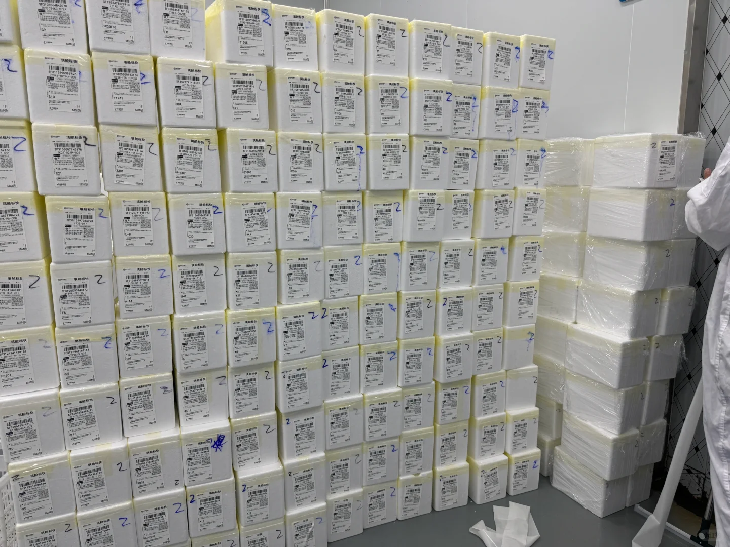 希腊干巴酸奶工厂也要用最传统的制作方式