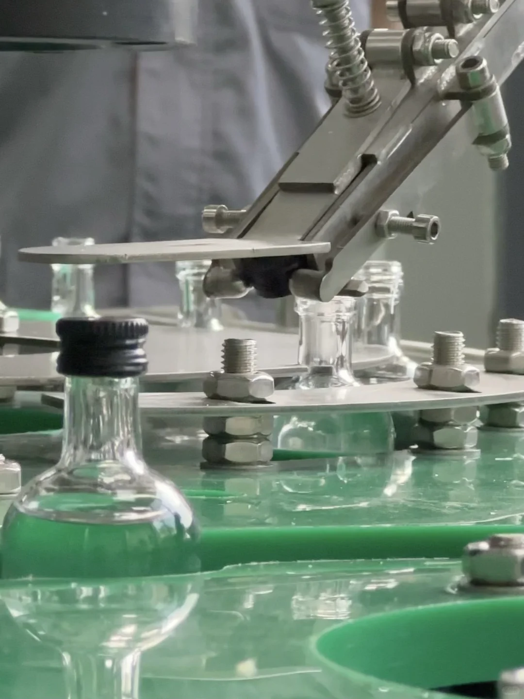 ?00后酒厂打工日记｜沉浸式体验小酒灌装