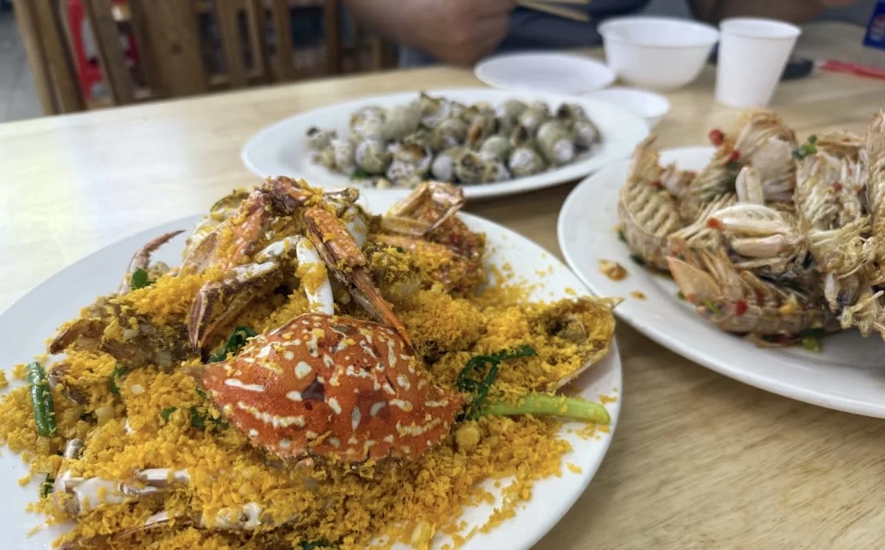 10月来北海旅游，吃海鲜就来市场买海鲜加工