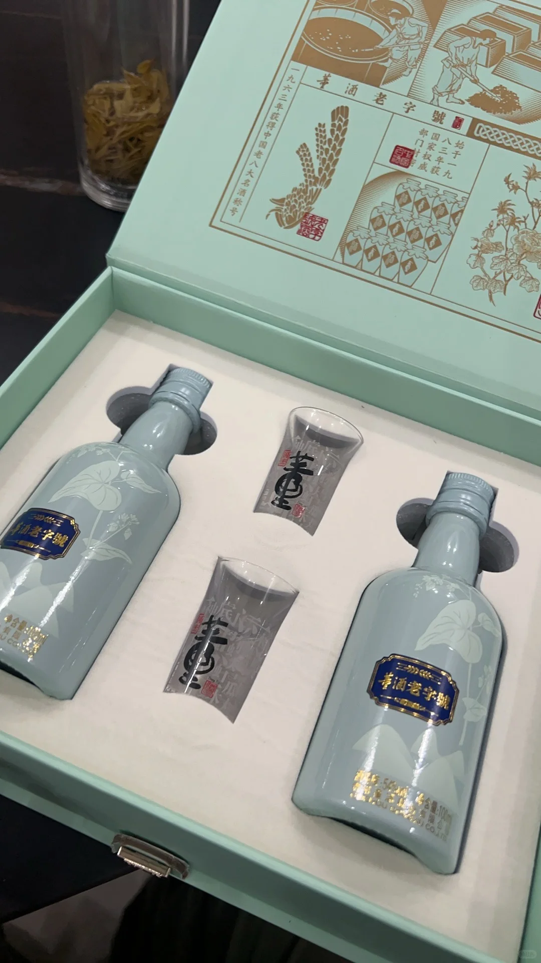 前两天撸的董酒h3礼盒，小酒好喝