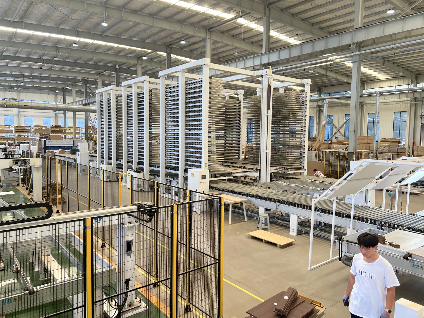 青岛唯一的全自动智能生产线全屋定制工厂