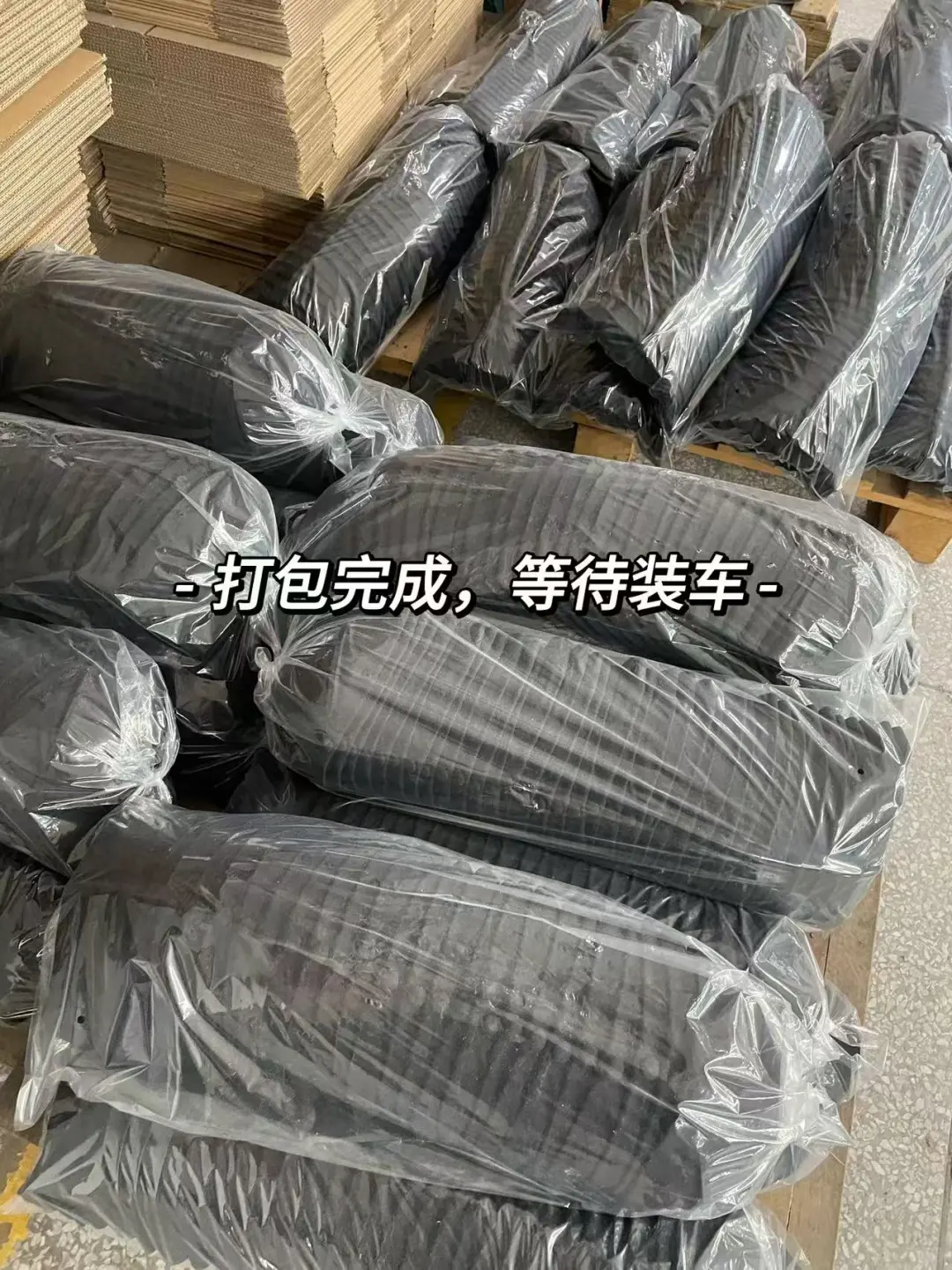 成品帽子展示环节，帽子定制就找荣泰