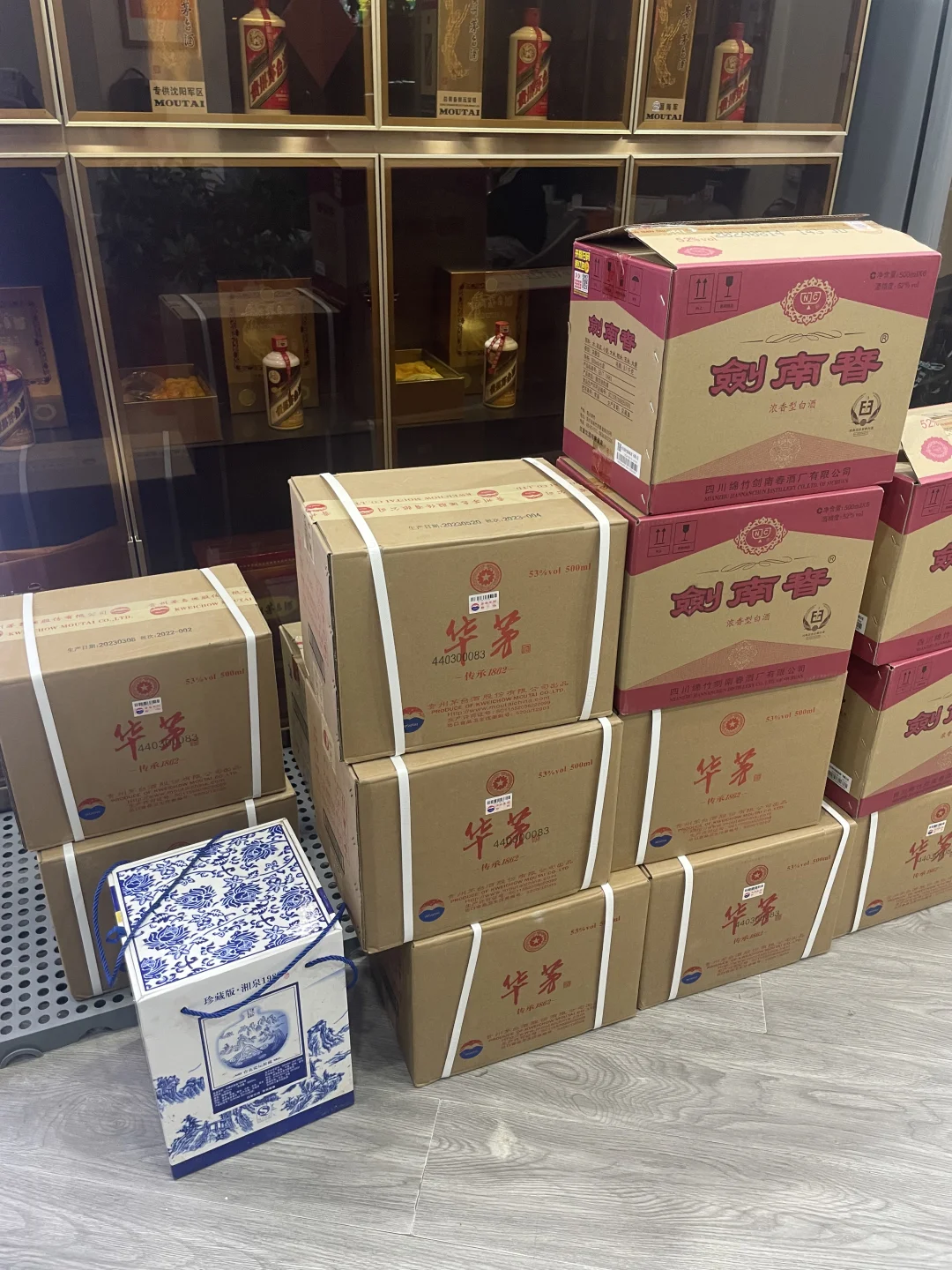 郑州出酒别瞎跑!本地老炮回收茅台/老酒