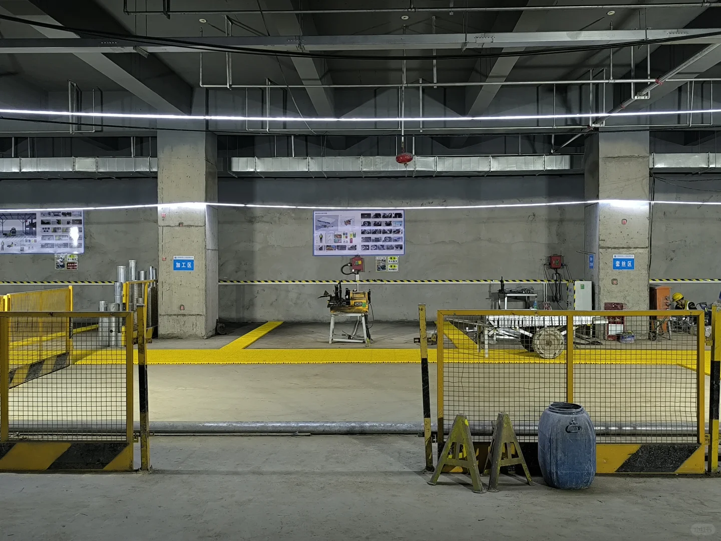 机电安装现场的加工厂做成这样也算是可以了