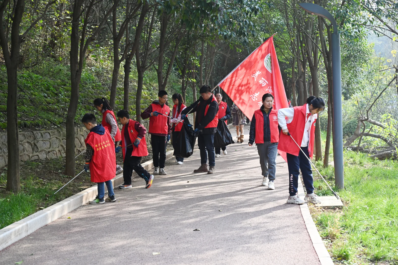 “万里同心 共护黄河”文化探源暨净滩活动