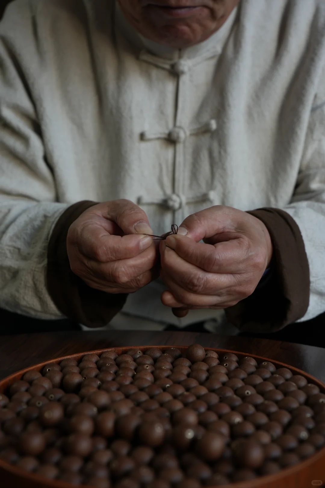 知不知道合香珠为什么镶铜管呢?