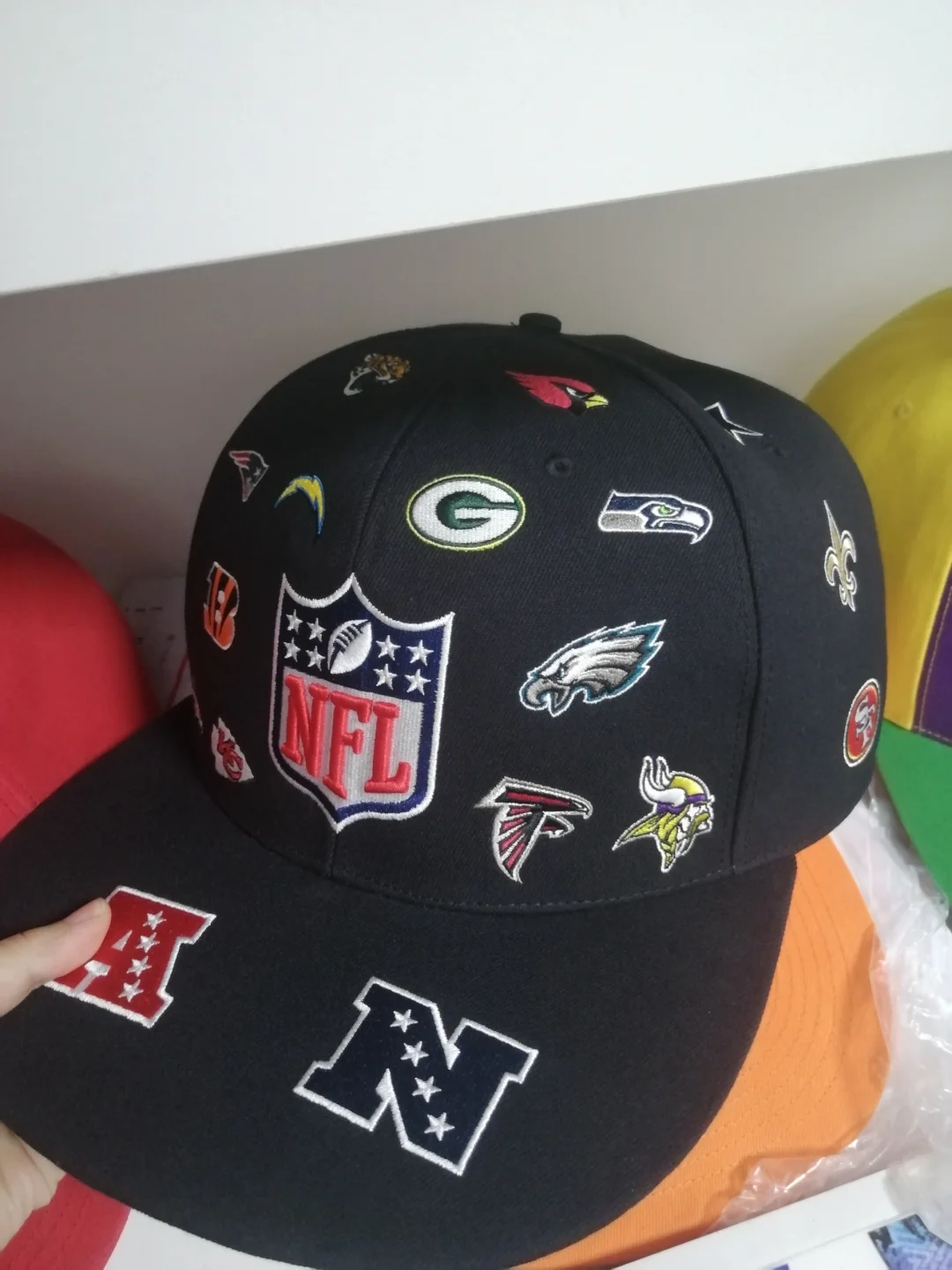 看一下让工厂老板罢工的帽子有多重工！