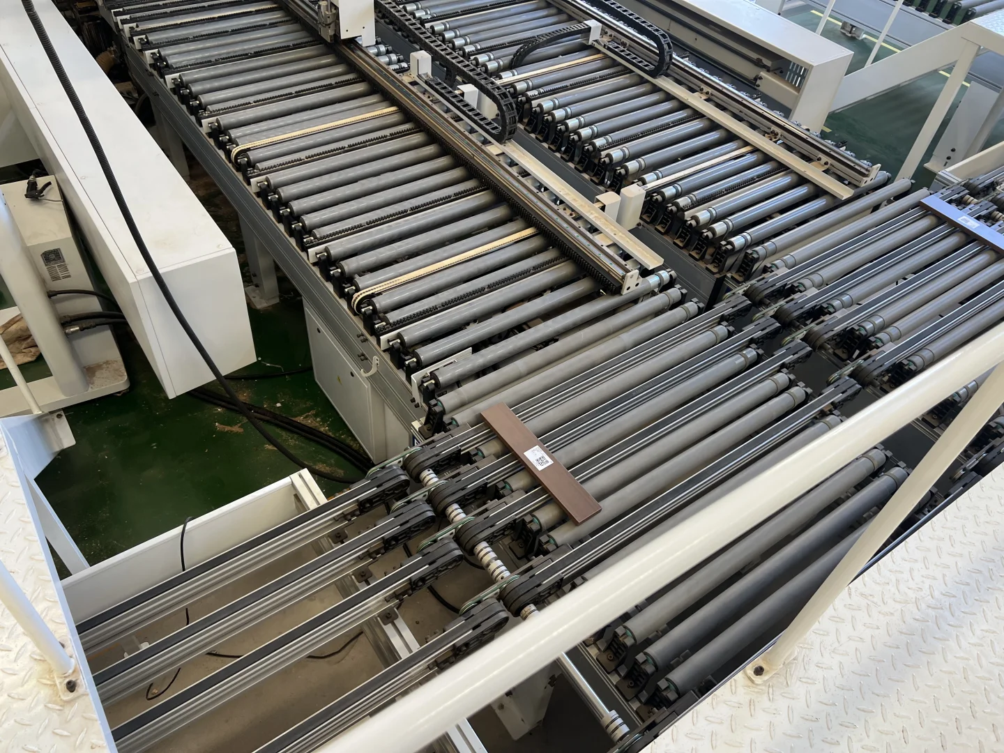 青岛唯一的全自动智能生产线全屋定制工厂