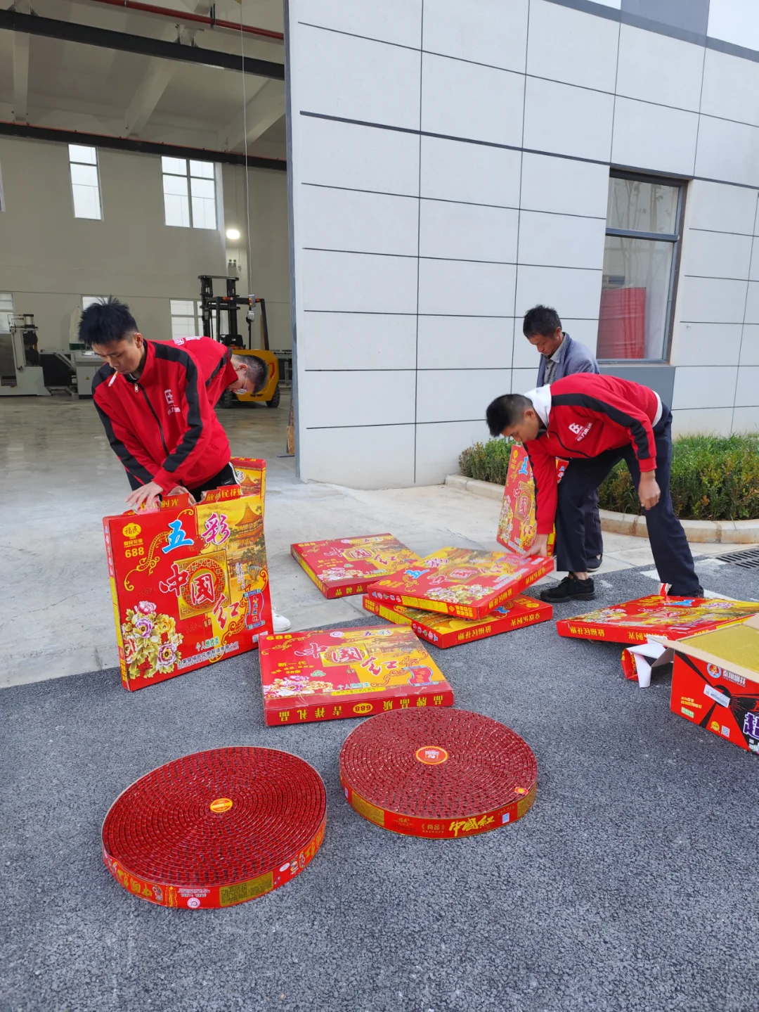 全球最顶尖的全自动铝蜂窝板生产线落地云南