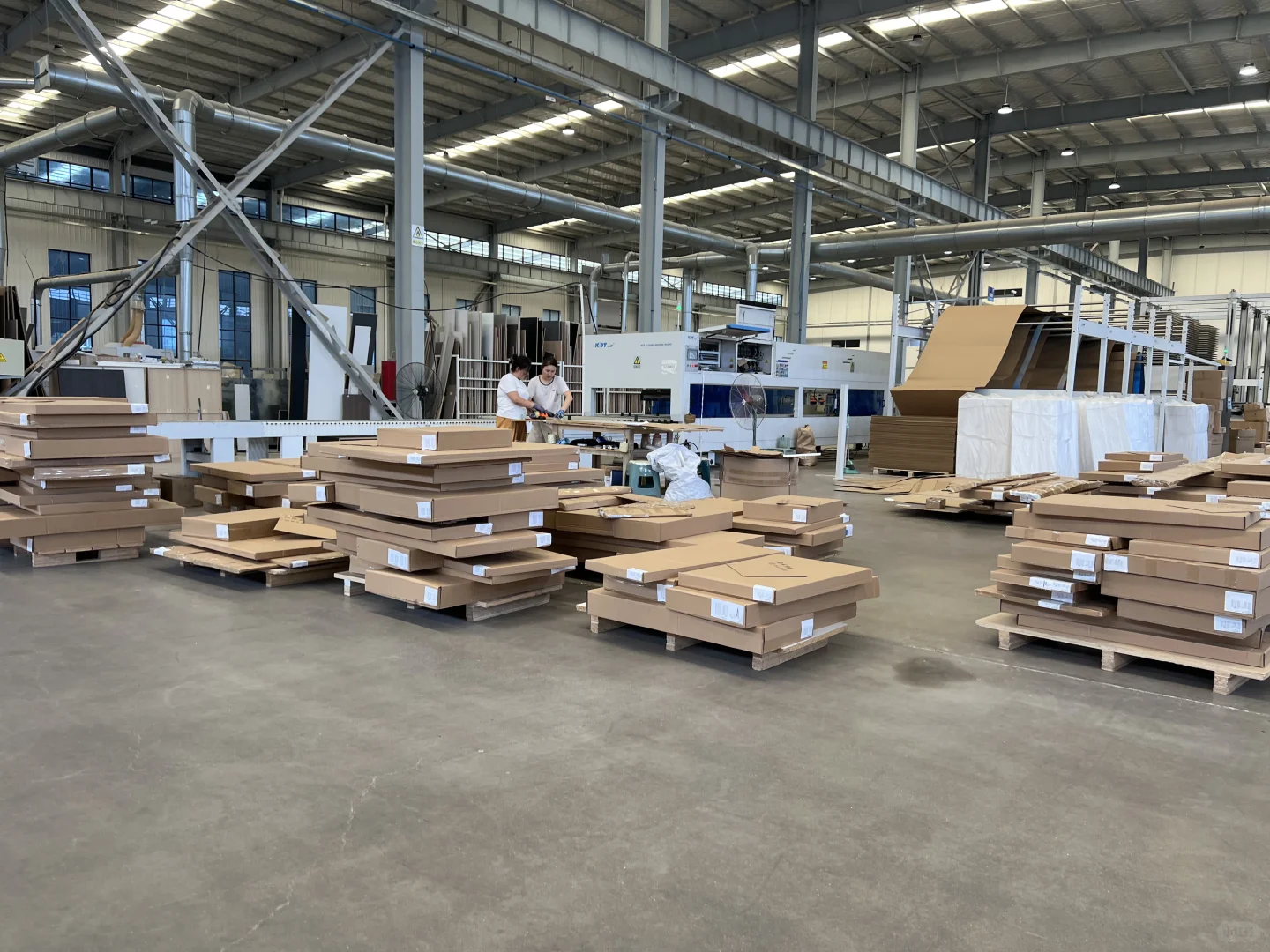 青岛唯一的全自动智能生产线全屋定制工厂