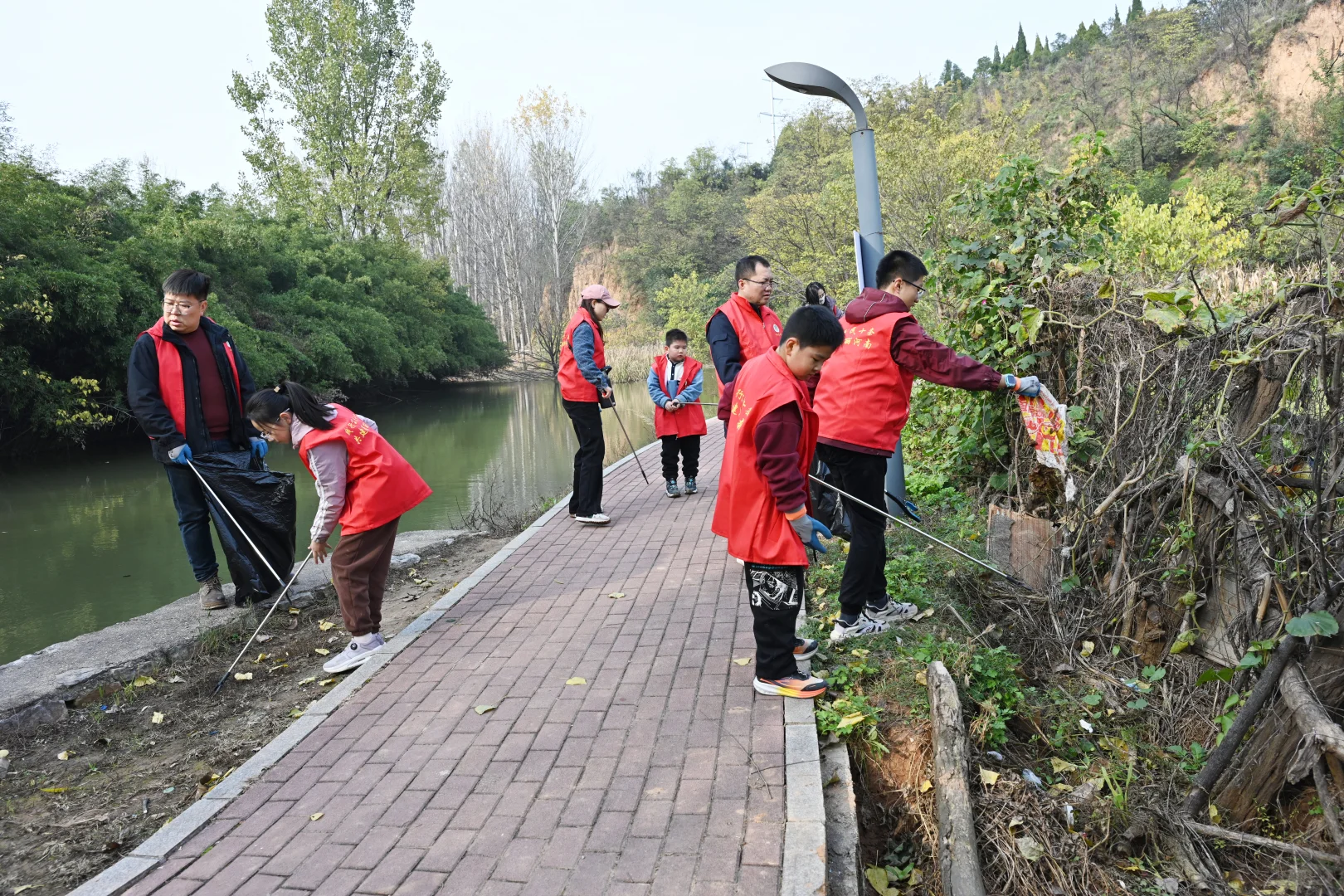 “万里同心 共护黄河”文化探源暨净滩活动