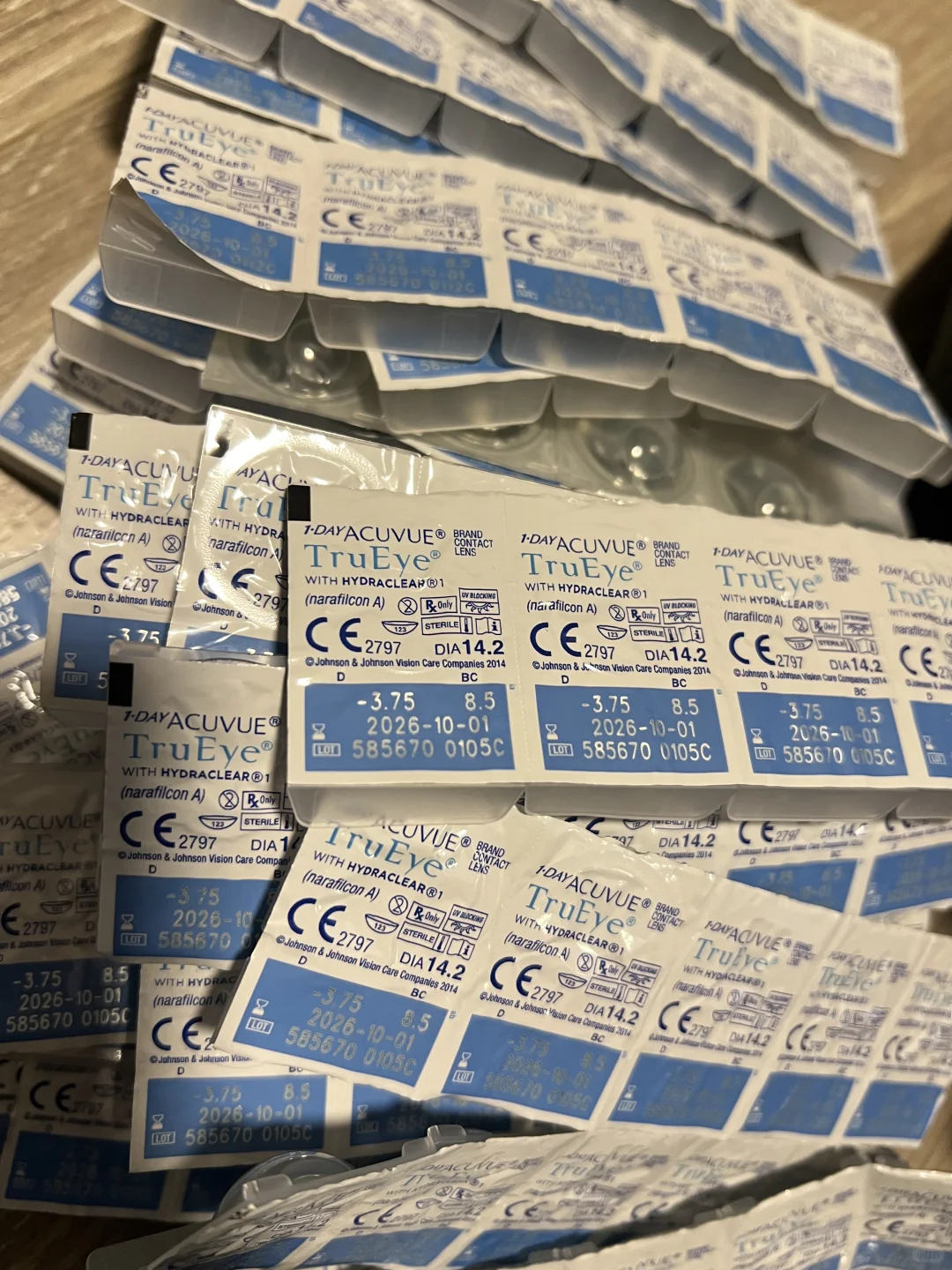 ??出 强生 安视优 日抛