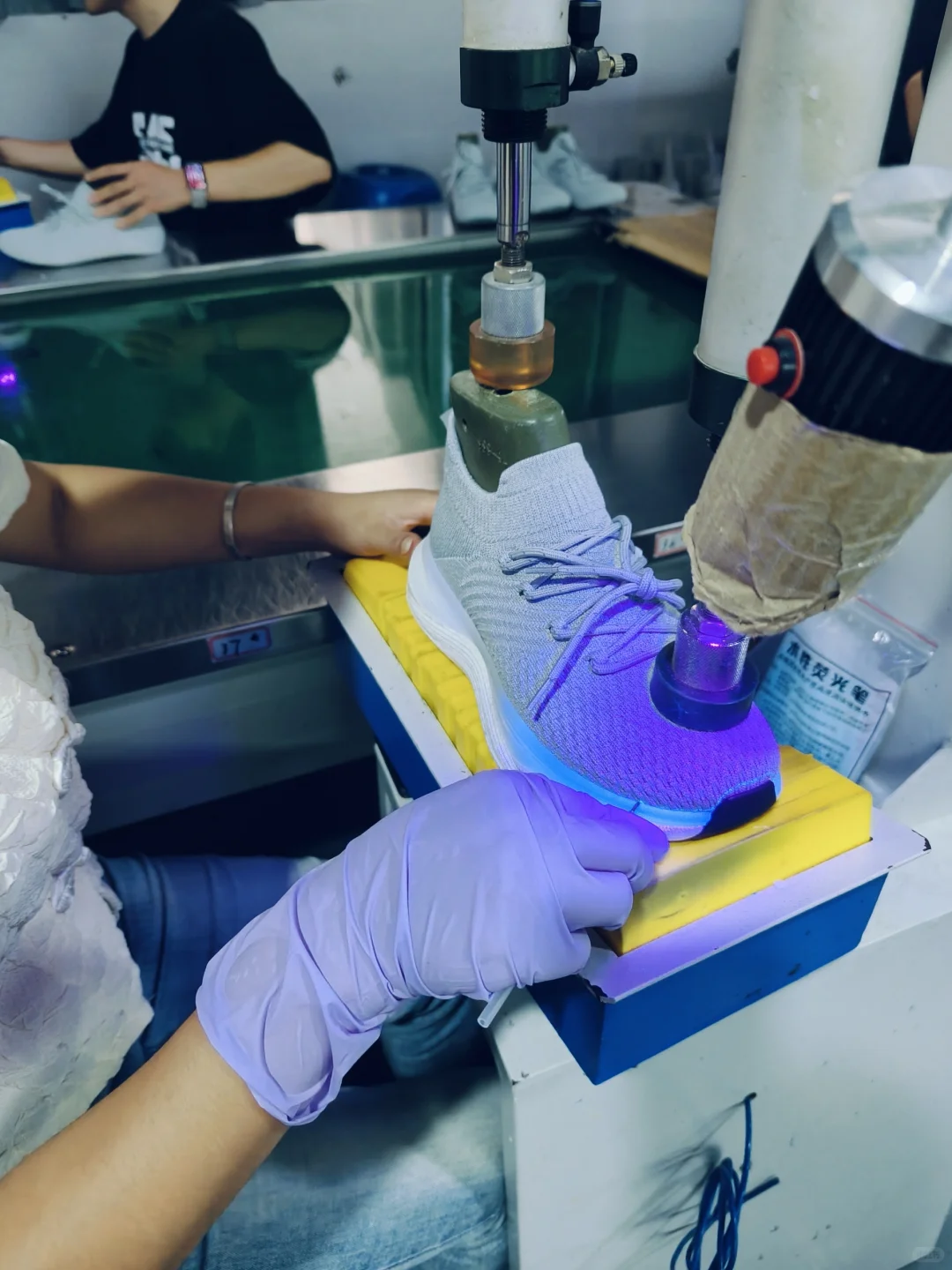 沉浸式探访袜子鞋生产线