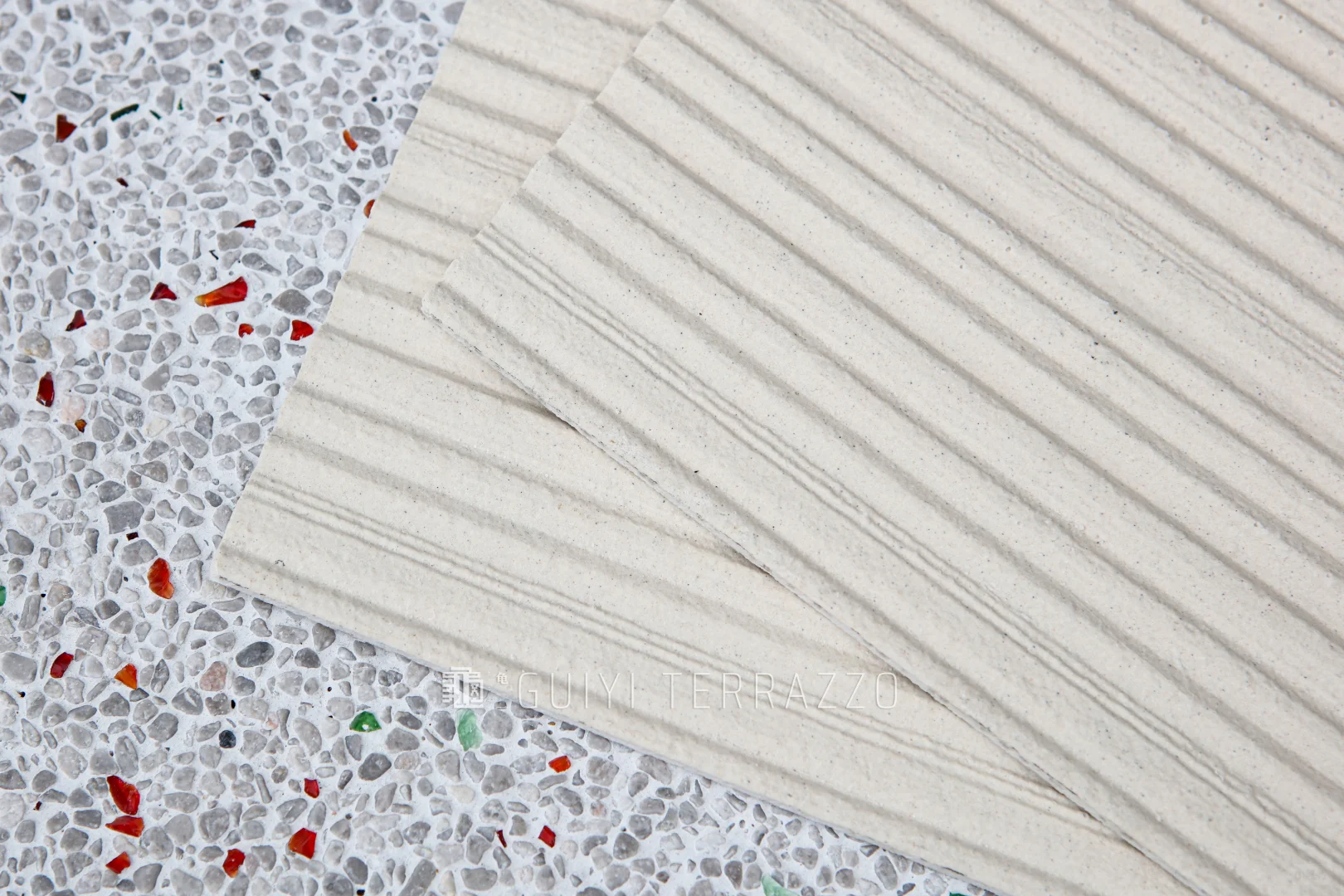 会“弯腰”的白色艺术 | 龟一软瓷材料