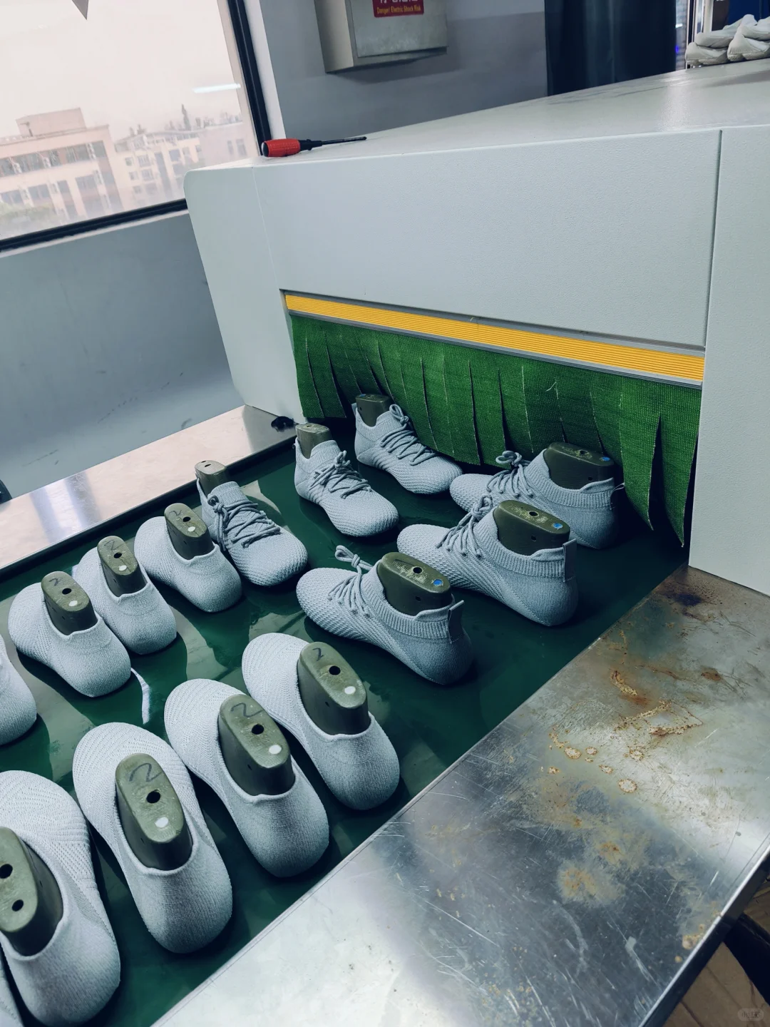 沉浸式探访袜子鞋生产线