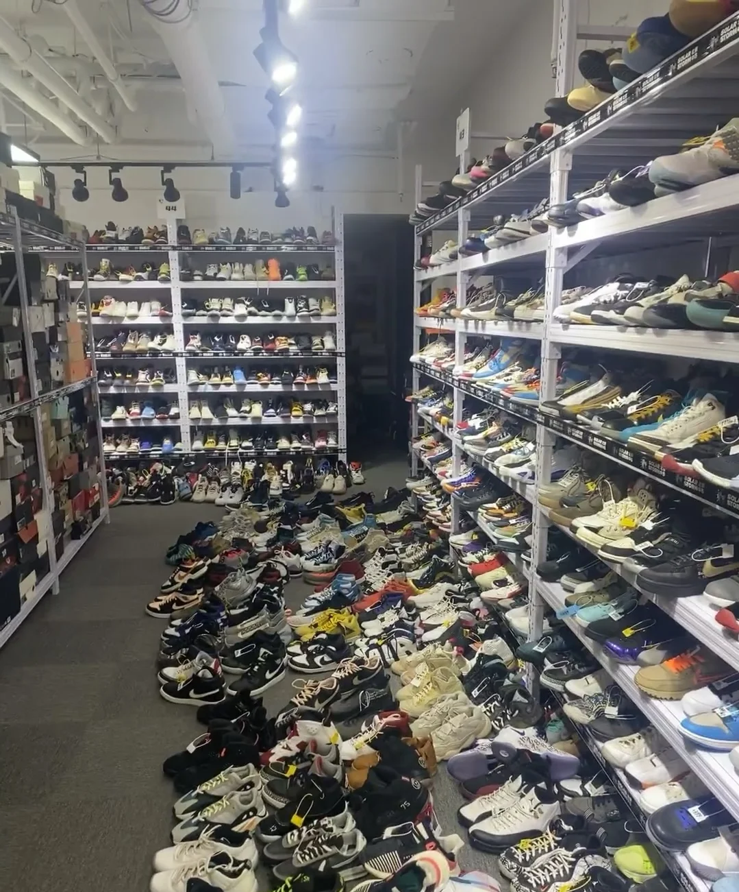 在鞋厂当牛马的一天 想赚点外快