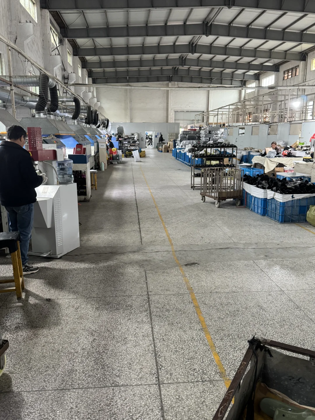 2025年！00后自己开的鞋厂