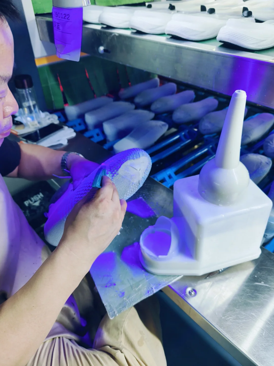 沉浸式探访袜子鞋生产线