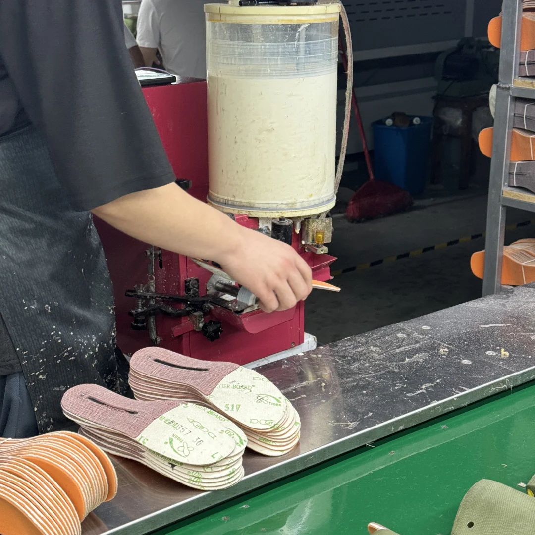 在车间聆听工人的心声