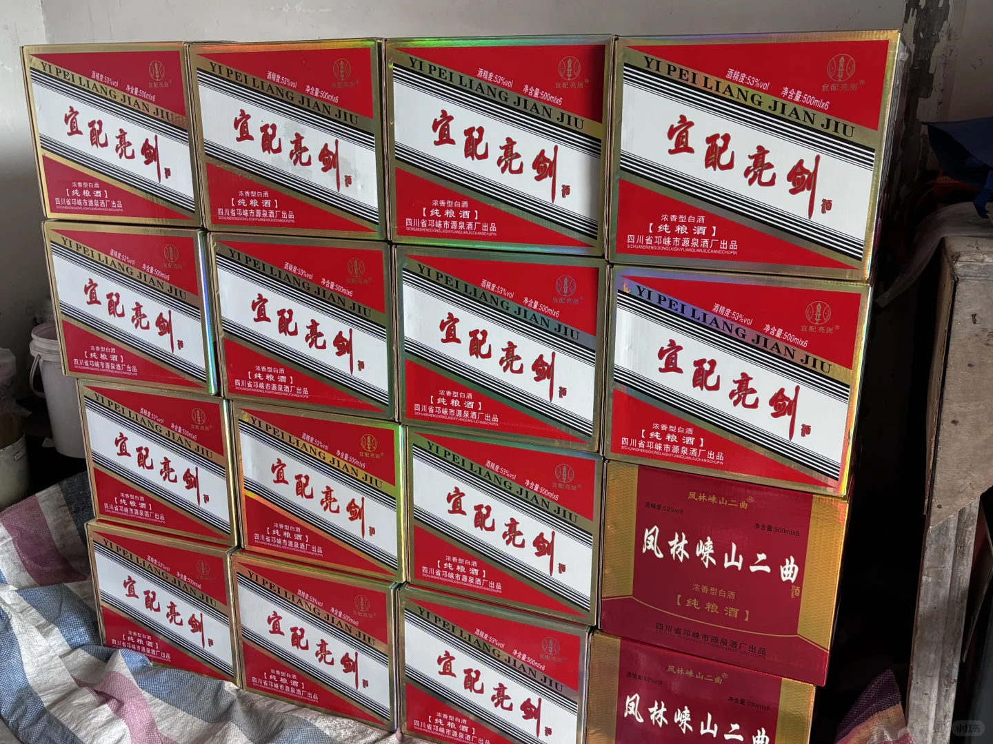 ?【厂家直销】高粱白酒60箱清仓！?
