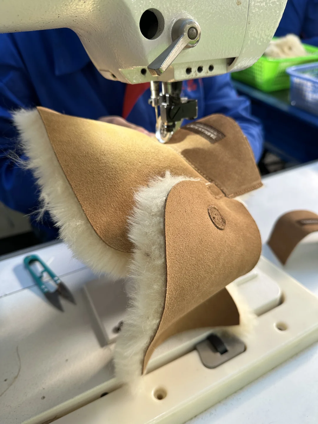 今天拜访了UGG母公司Deckers原料供应商