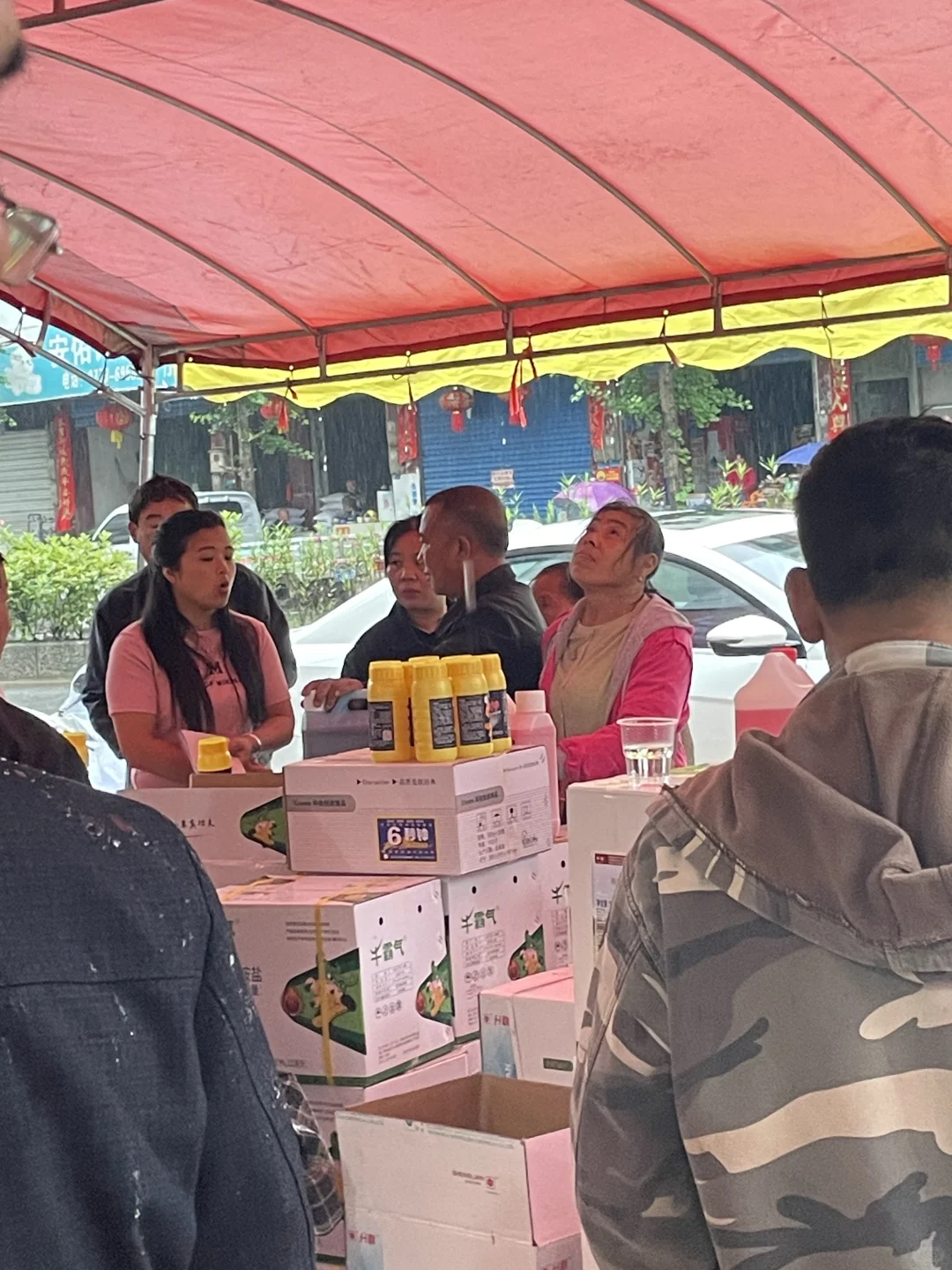 逛农资店