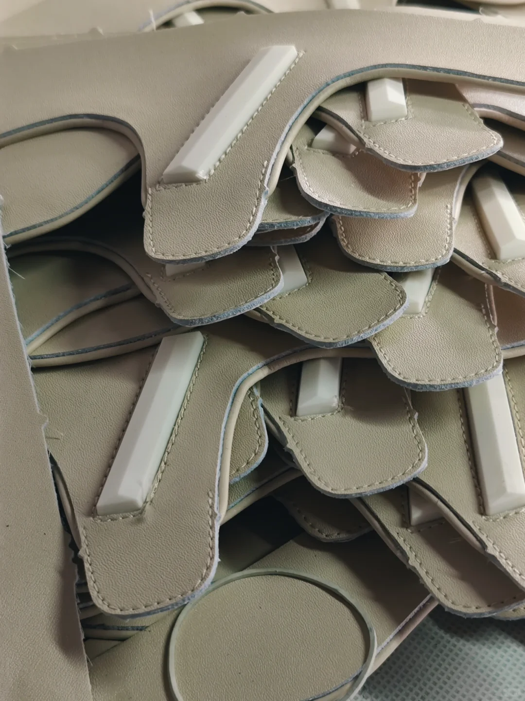 一双鞋在工厂是怎么做出来的