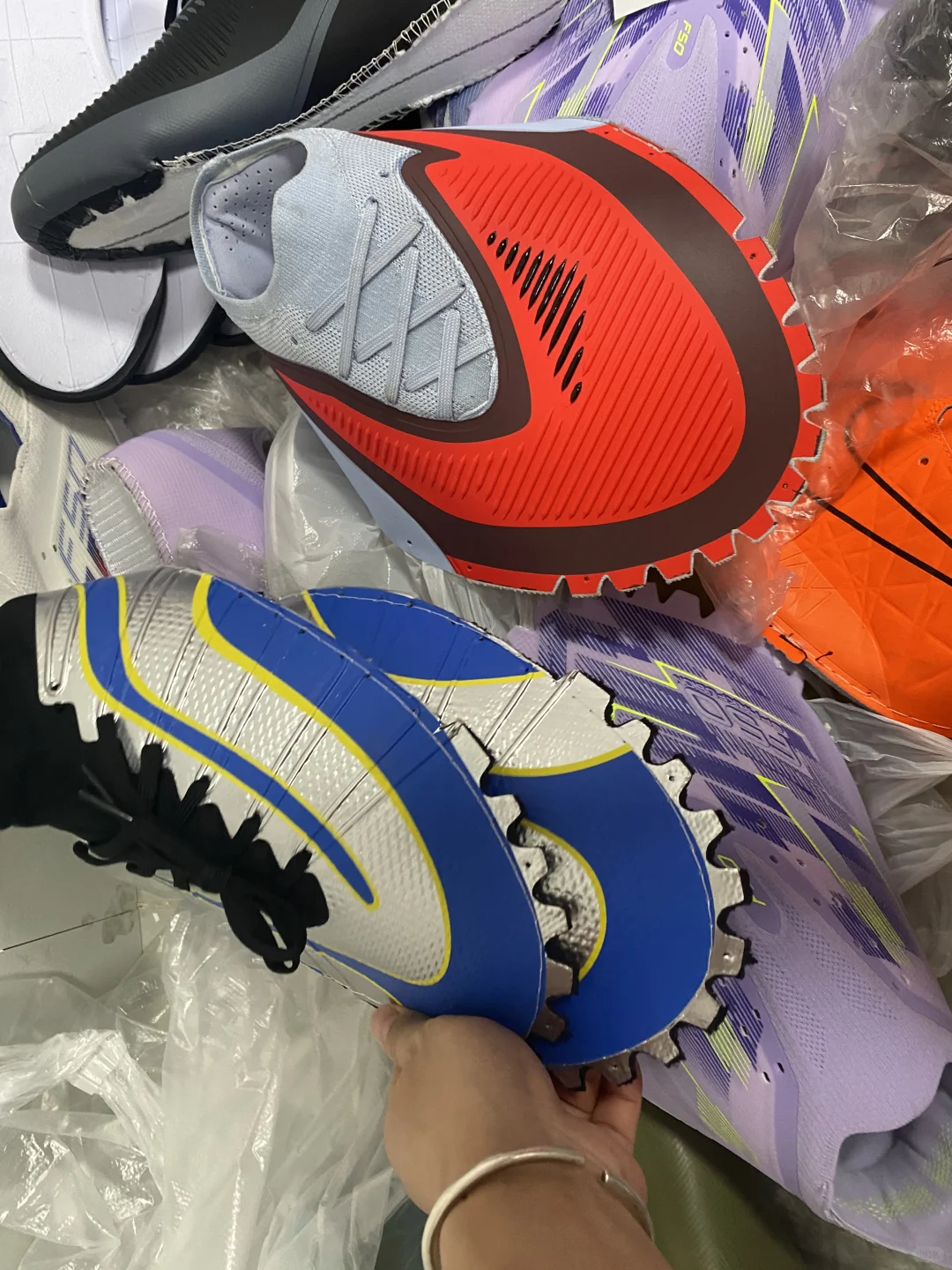 今日是足球鞋开发的日子，多款打板中！