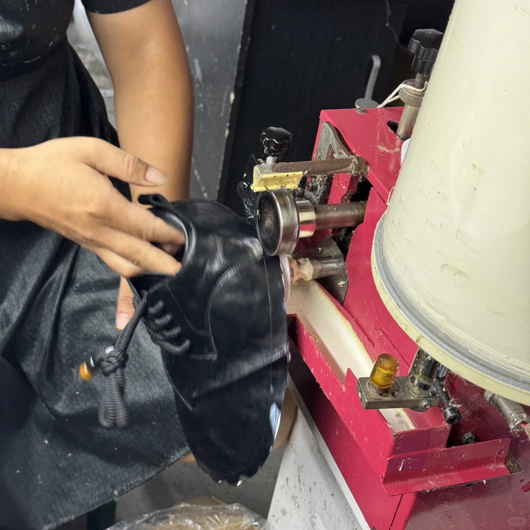 在车间聆听工人的心声