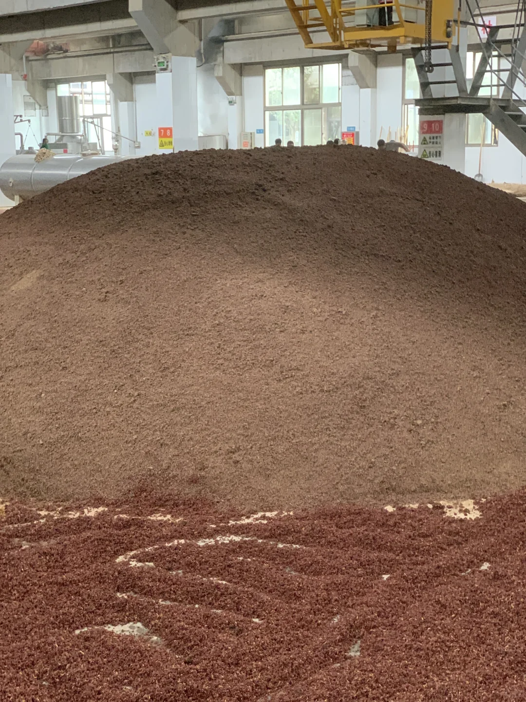 原料：高粱小麦水