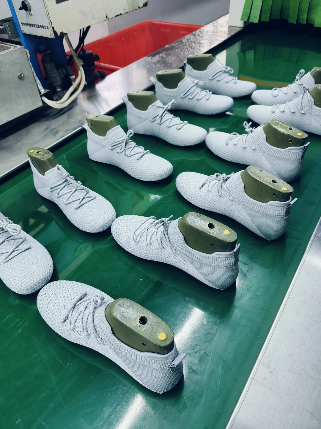 沉浸式探访袜子鞋生产线