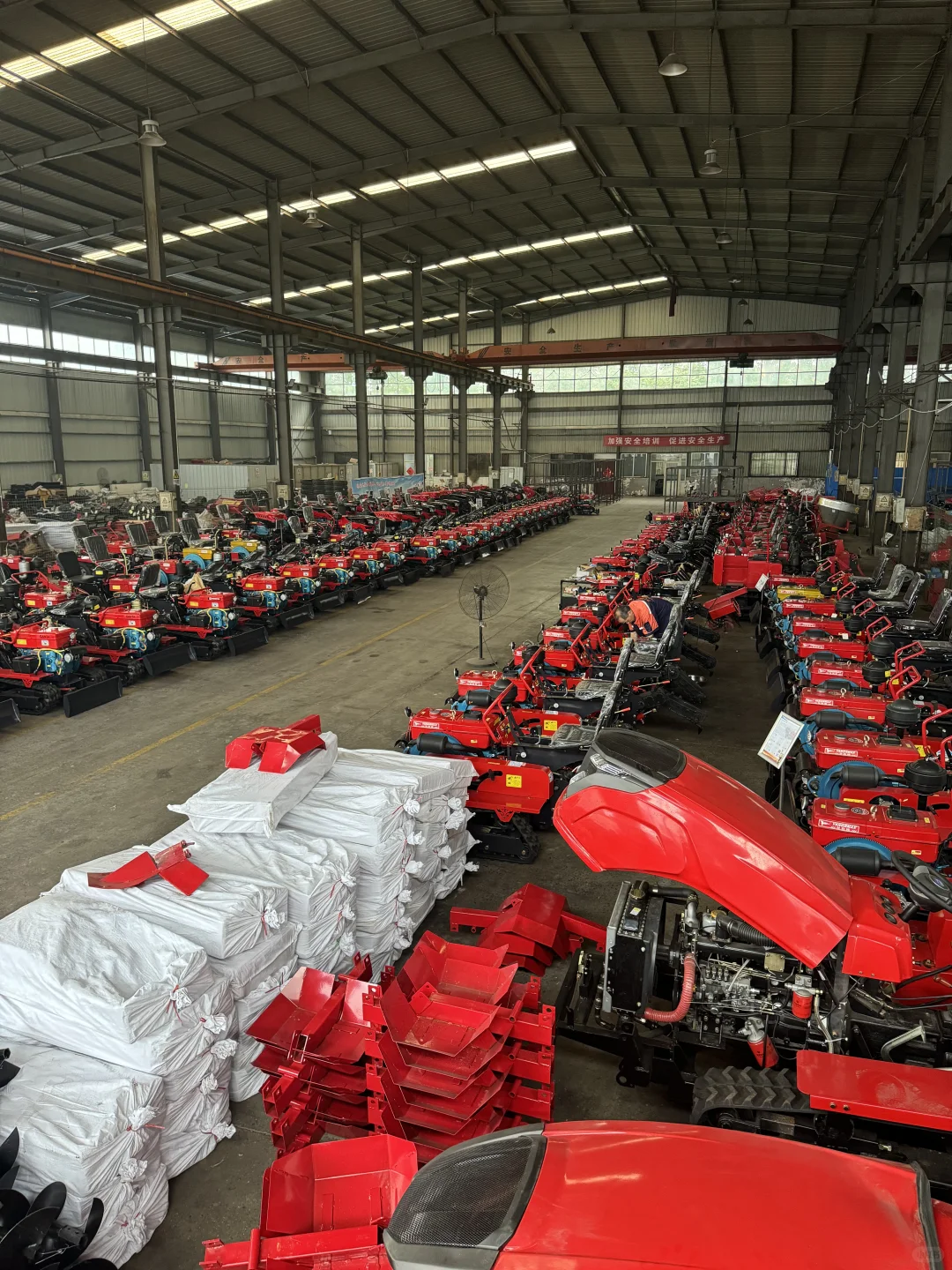 让中国农机走向世界。做拖拉机我们是专业的