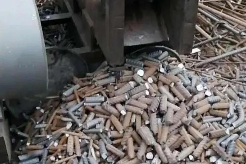 一万多设备,两个人就能干,一天能挣一两千