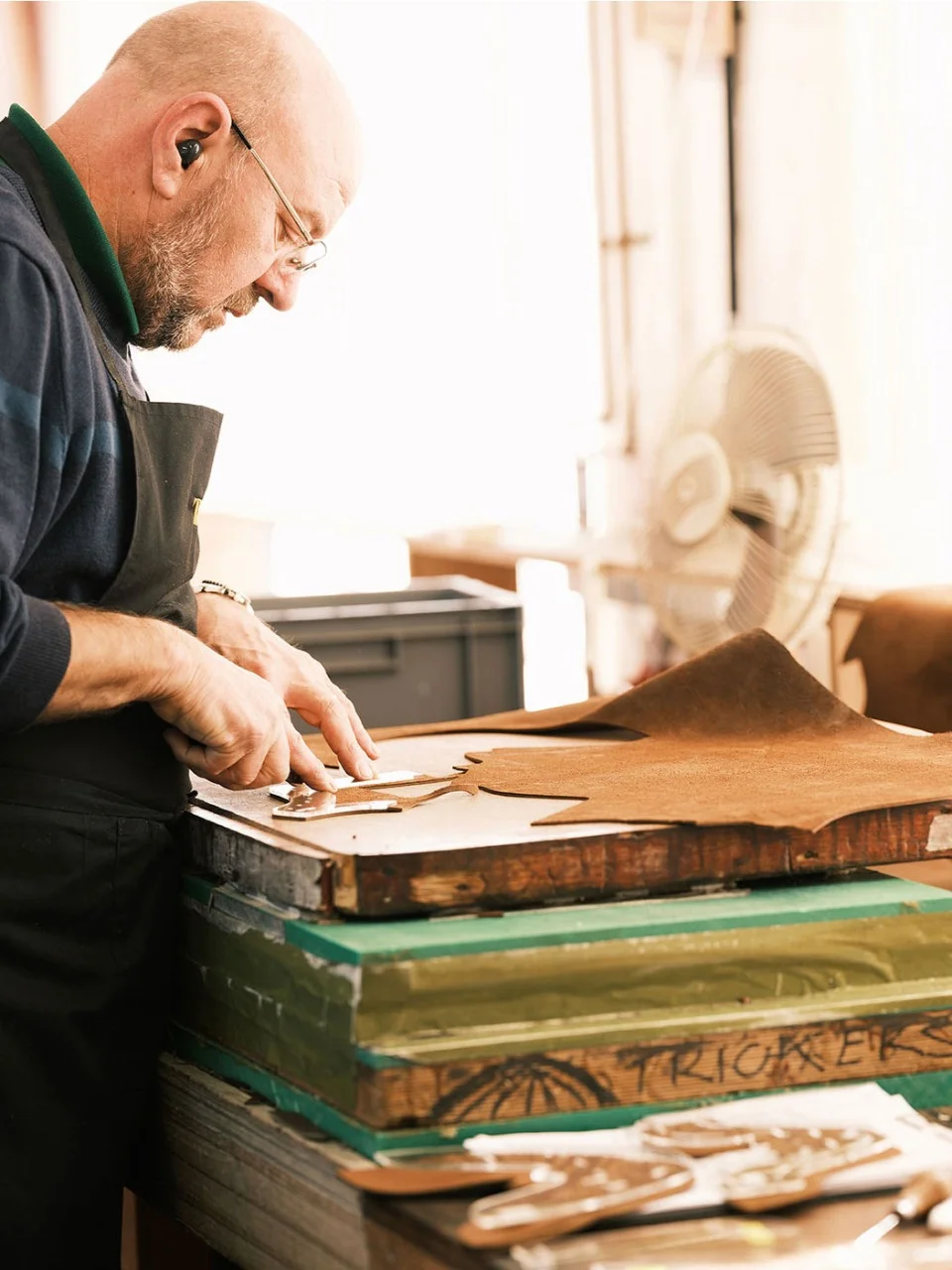 一双鞋的诞生之旅1️⃣Clicking裁断间