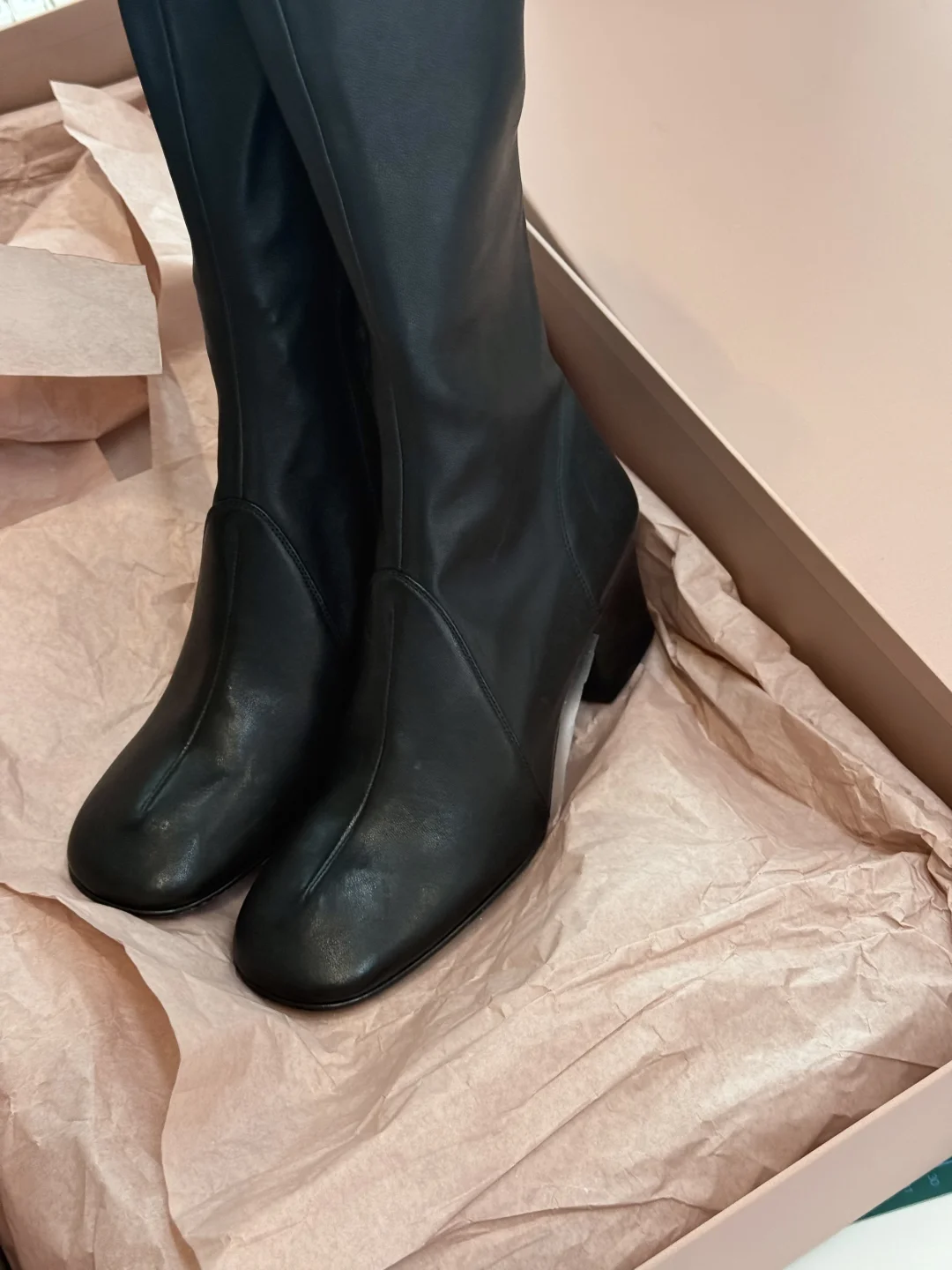 开箱准备上新的弹力靴?