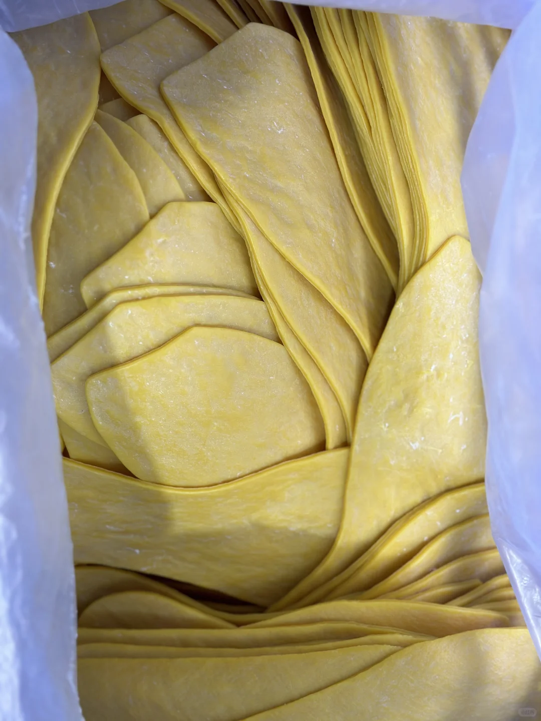 鞋底制作即将完成，平步鞋探厂汇报