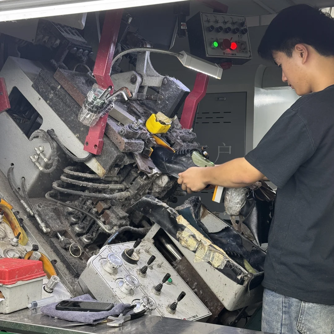 在车间聆听工人的心声