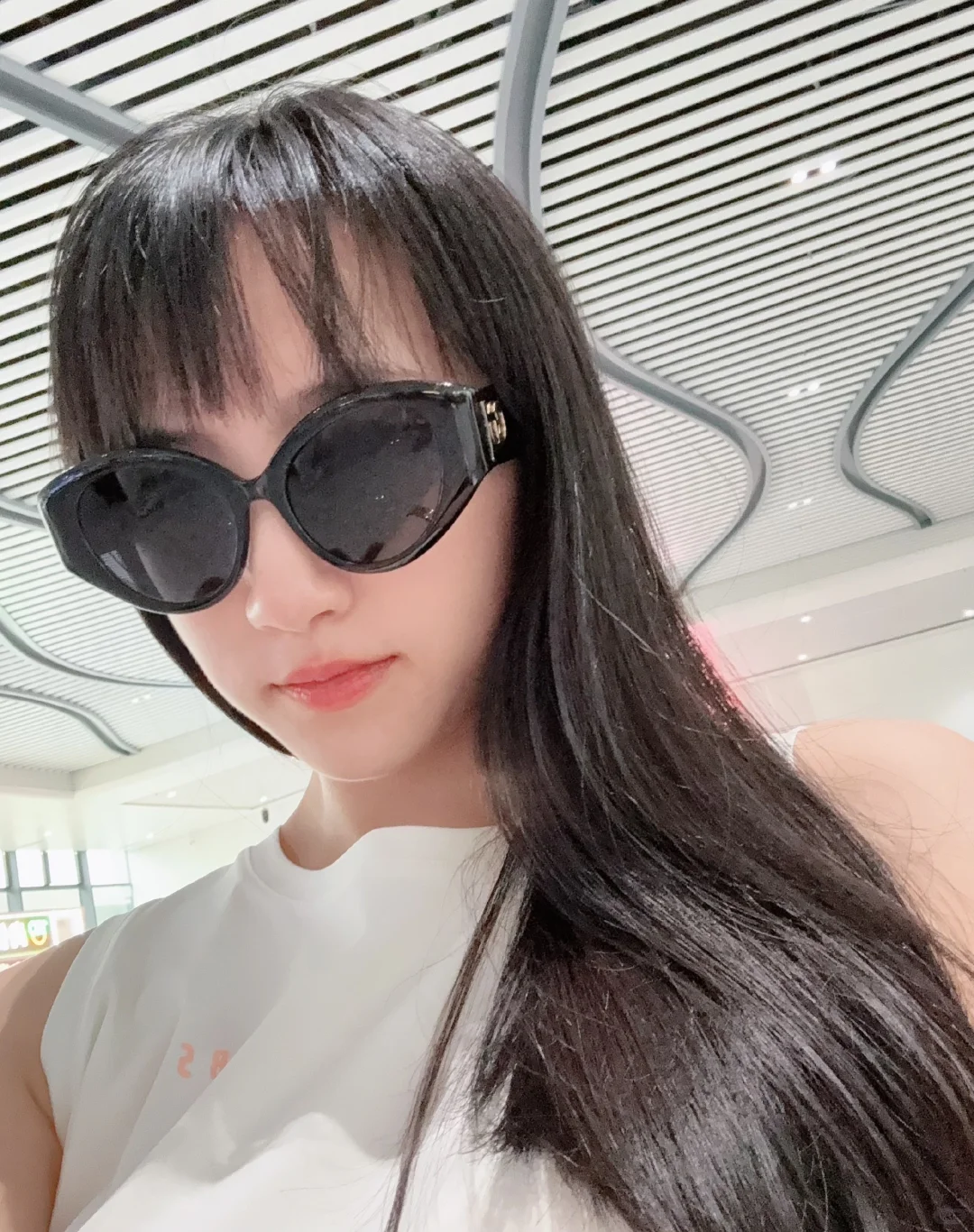 室内戴墨镜因为墨镜有度数