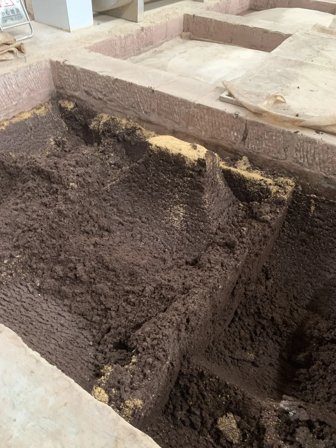 原料：高粱小麦水