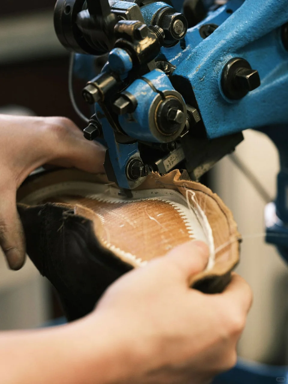 一双鞋的诞生之旅4️⃣Welting沿条间