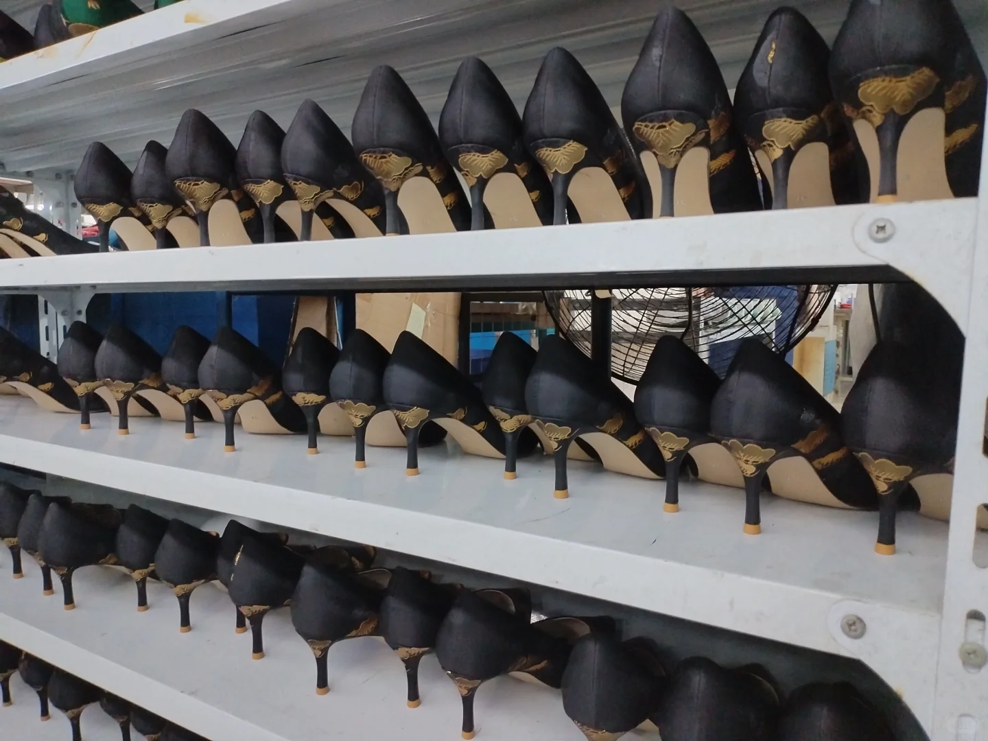 东莞源头鞋厂 | 50双起订！小批量定制专家