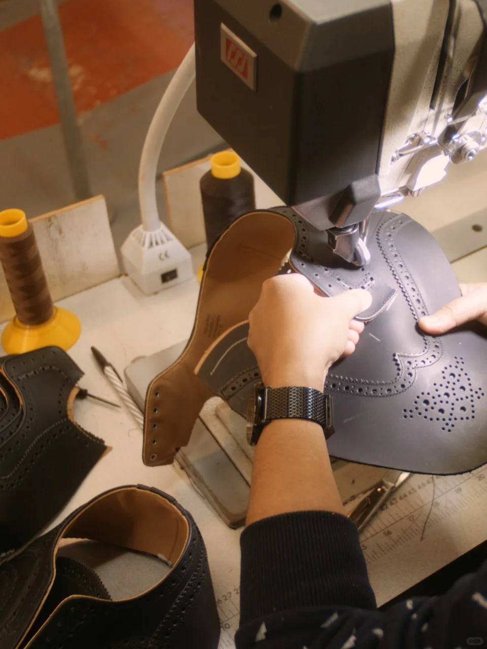 一双鞋的诞生之旅2️⃣Closing缝合间