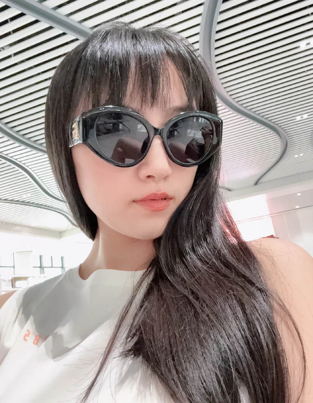 室内戴墨镜因为墨镜有度数