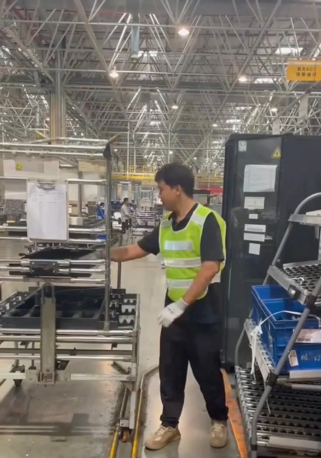 17岁来到了黄浦区小鹏基地，24一个小时