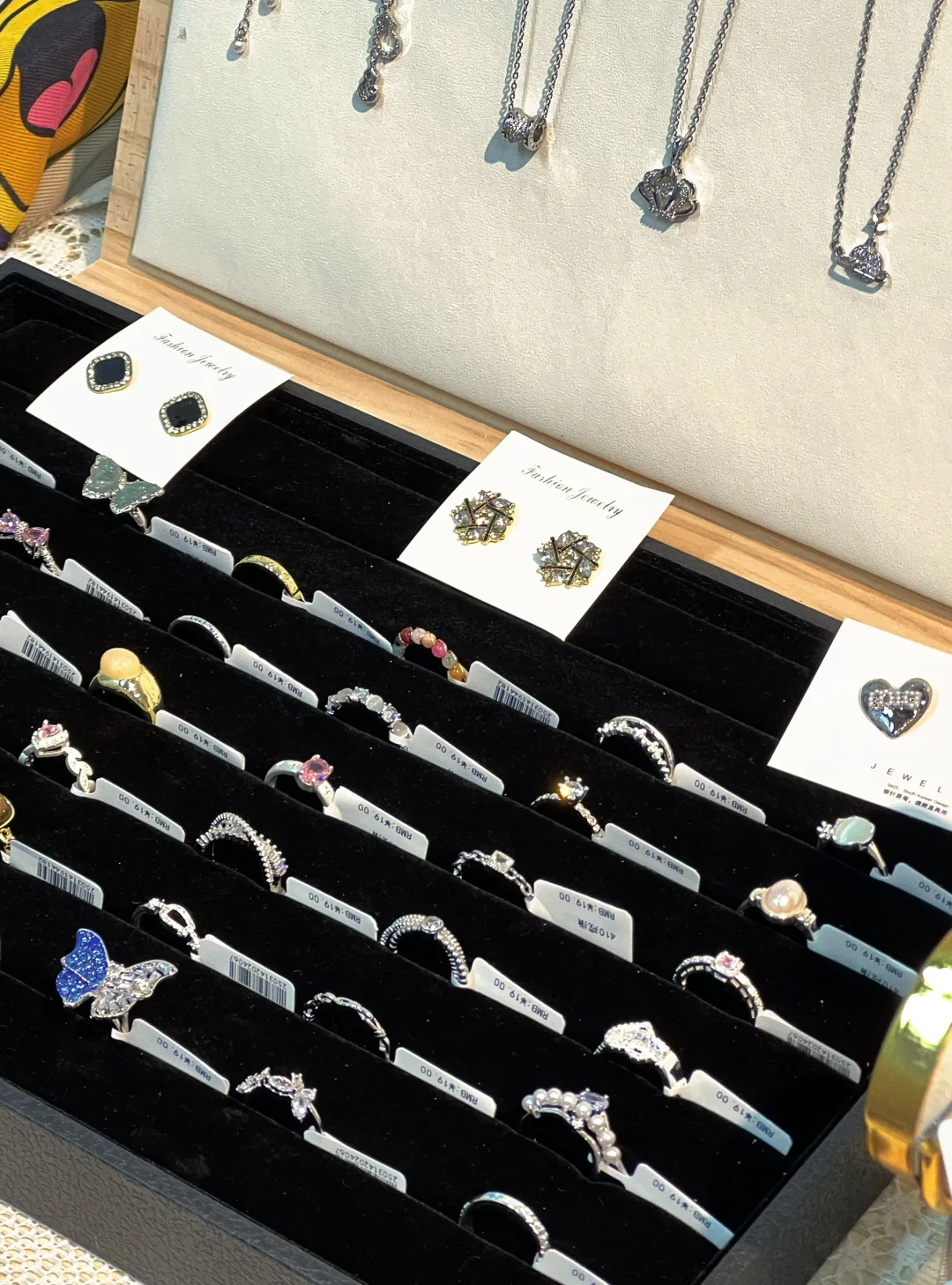 不上班在家门口开了家文创店耶