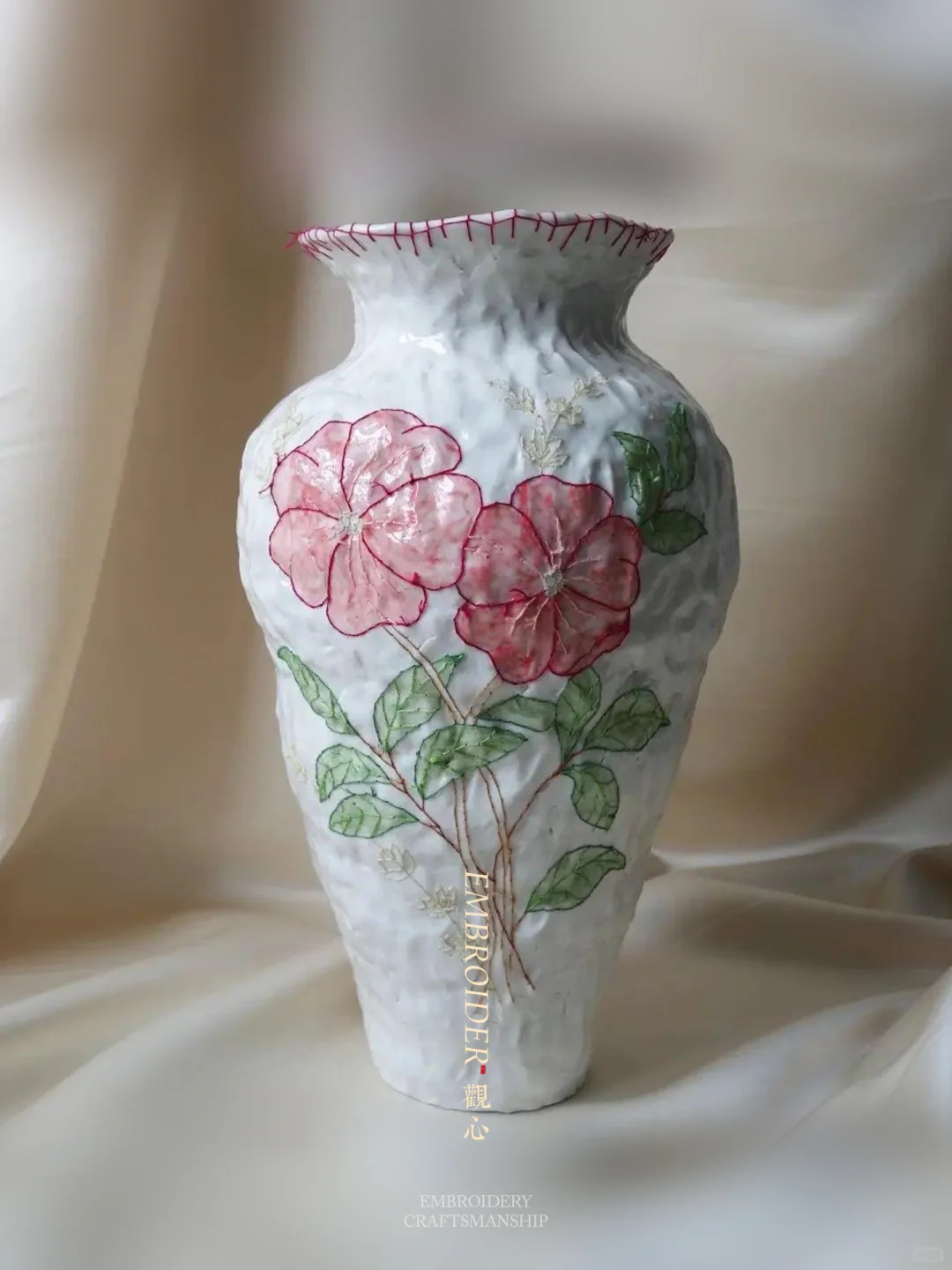 跨界的艺术：刺绣与其他手工艺的惊喜融合