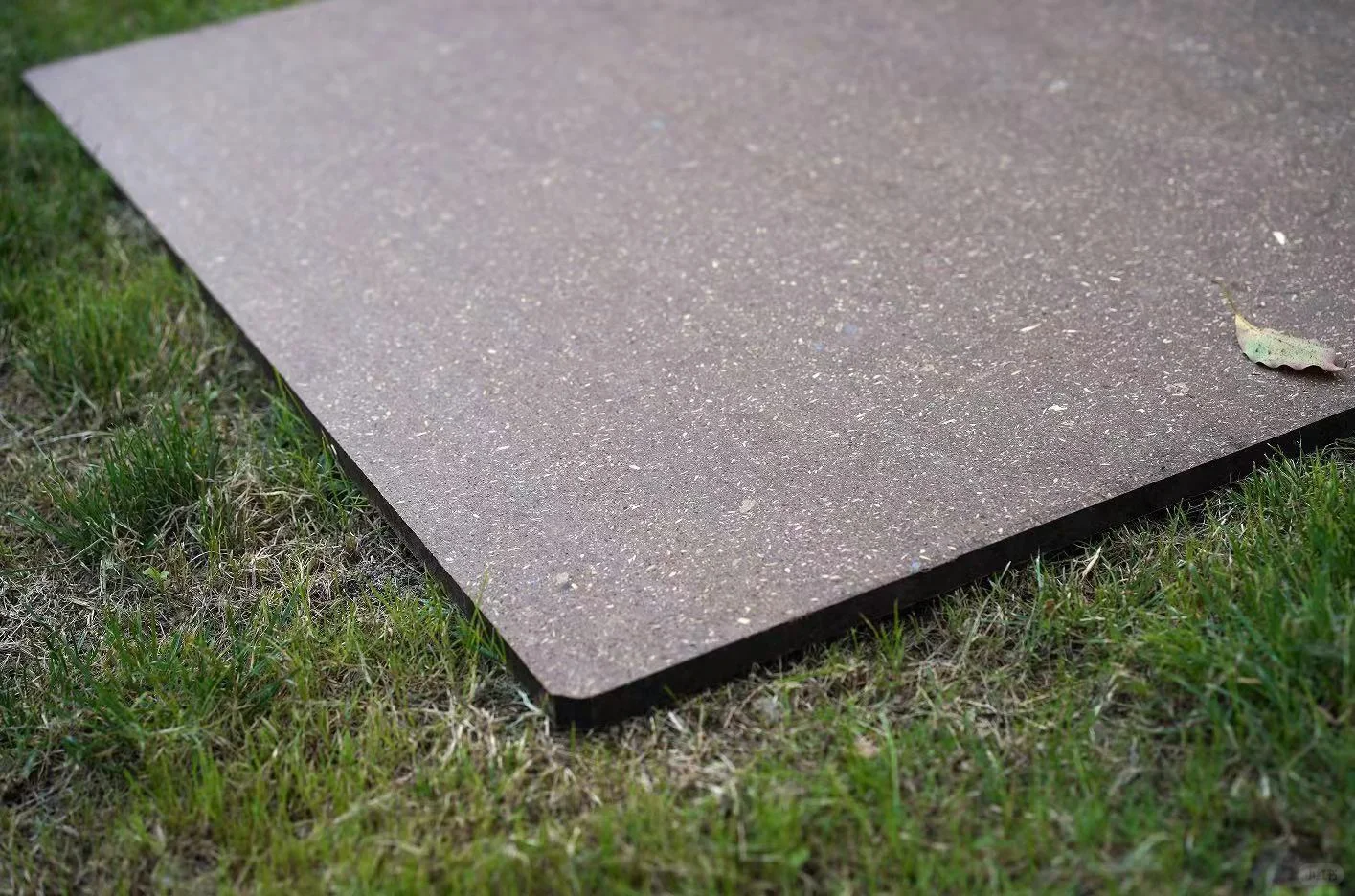 由咖啡渣☕️秸秆?回收再造成的生物树脂板