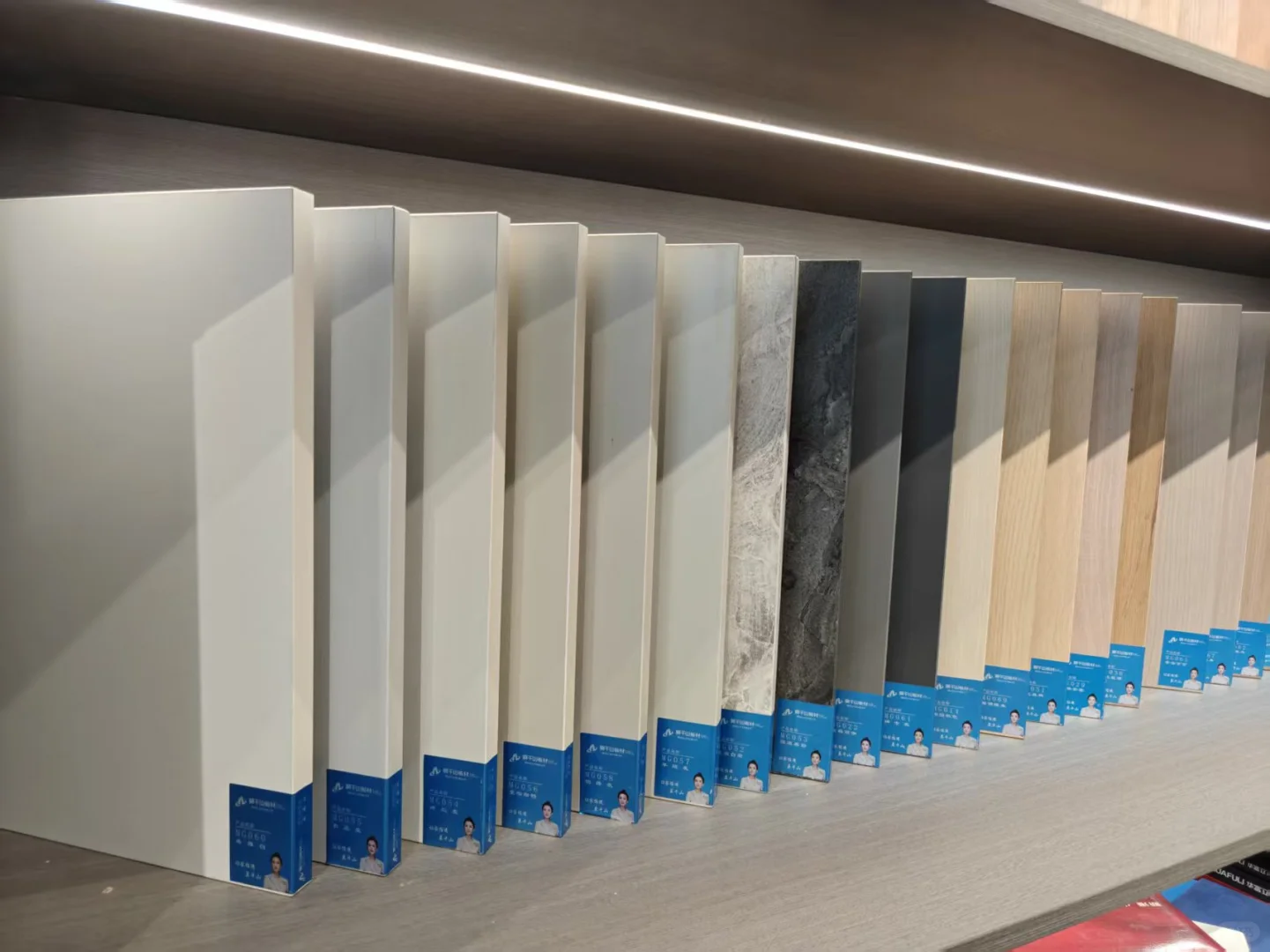 莫干山ENF级实木芯定制柜 799 元 /㎡起